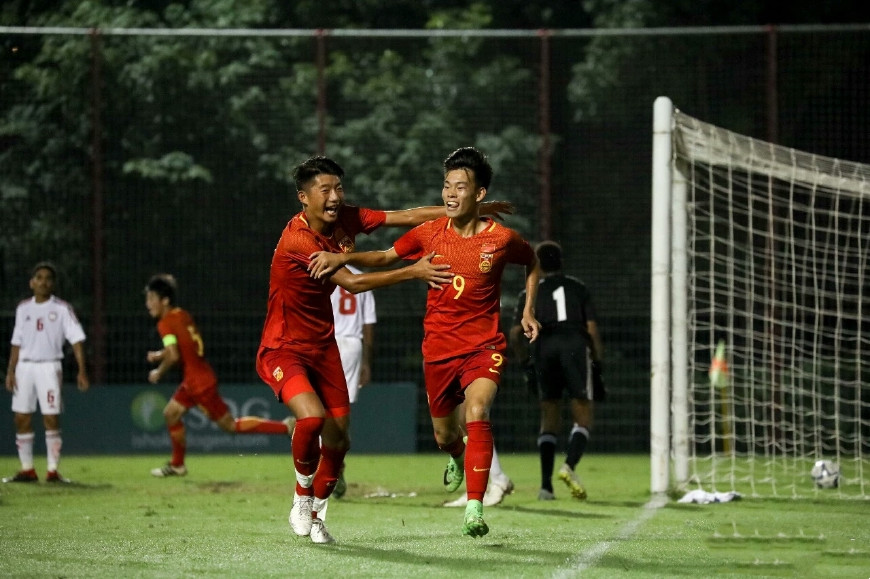 中国男足u19击败沙特,国足vs韩国u19夺冠照片