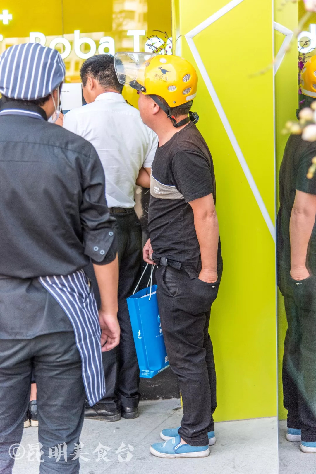 一天卖3万杯的奶茶,一天卖2000多杯奶茶