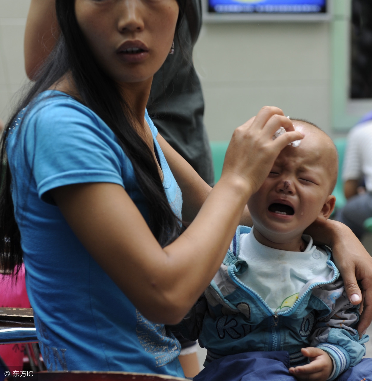 小宝贝发高烧抽筋怎么弄,小孩发高烧抽筋怎么回事