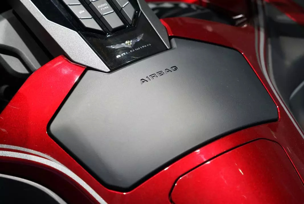 豪华摩托车旗舰，本田金翼（GOLDWING）国内售价公布，41.8万起