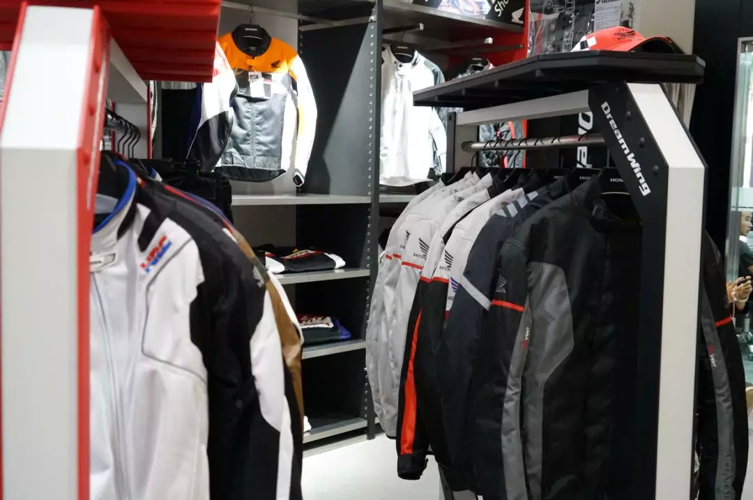 豪华摩托车旗舰，本田金翼（GOLDWING）国内售价公布，41.8万起