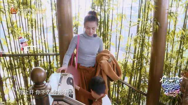 嗯哼给霍思燕戴的什么手表,霍思燕嗯哼正装