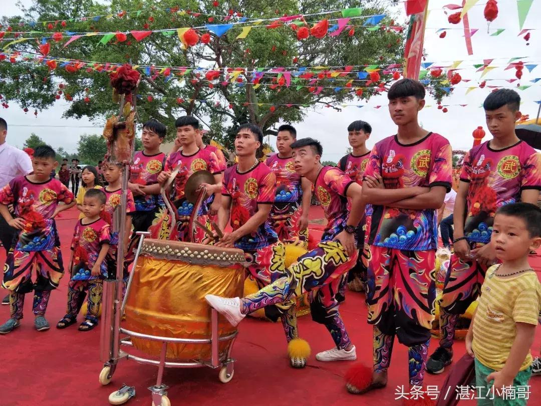 杨家镇安榄村外嫁姐妹回娘家聚会,雷州官茂村姐妹回娘家