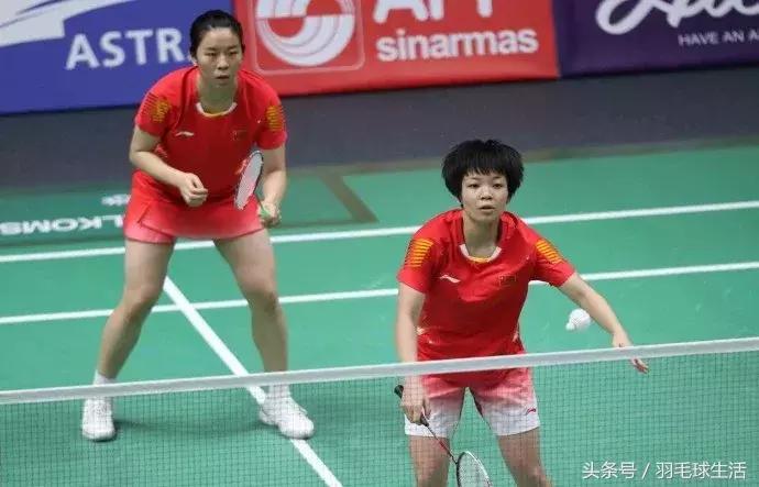 羽毛球双打发球错误案例,羽毛球常见错误集锦