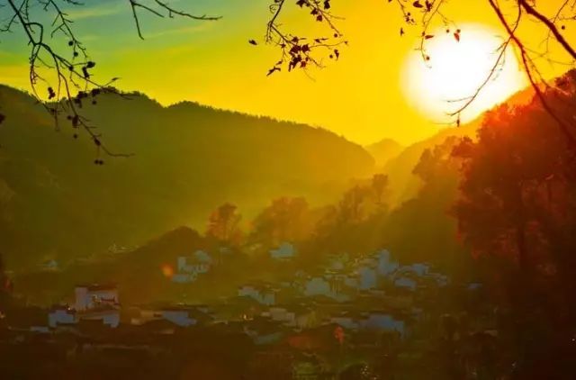 秋天的婺源什么时候去最美,秋天的婺源是色彩的天堂