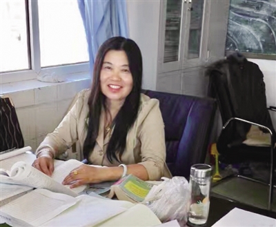 三尺讲台三寸心三生有幸,三尺讲台一生情怀原文