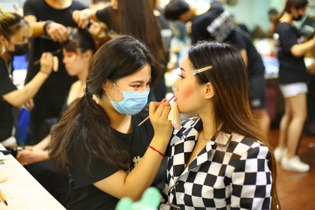 从素人到模特的经历,从素人到知名素人