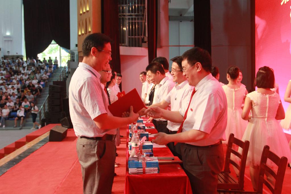 武汉工程大学2018新生开学典礼：6000名新生开启人生新篇章！