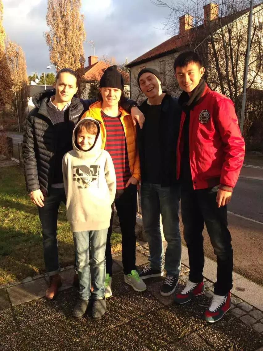 从年薪百万到月薪一千欧，留洋的黄威仍在等待自己的“穆里尼奥”