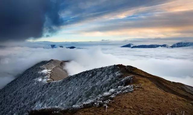 川西不次于牛背山的观景平台,比牛背山更近的贡嘎观景平台