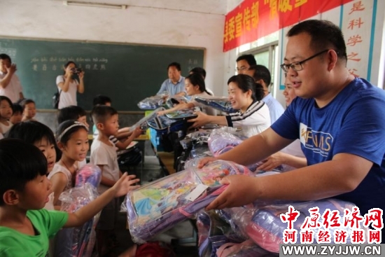 扎根后城大地书写无悔青春——记县委宣传部驻张官营镇后城村第一书记朱亚飞