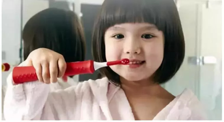 2岁宝宝牙齿全烂光，这5个问题不及时处理，孩子将来恨你一辈子