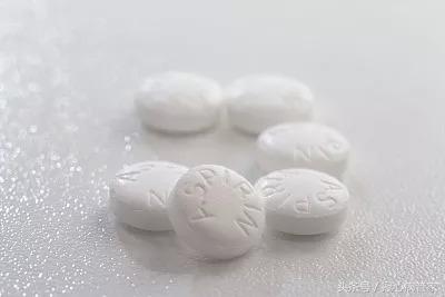 服用阿司匹林皮肤下有血点,吃了阿司匹林身体出现紫色斑块
