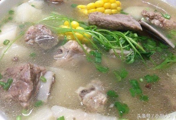 炖排骨用水汆好还是不汆好,炖排骨到底是冷水还是热水下锅