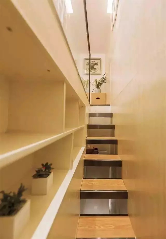 两对夫妻挤19平老宅，丈母娘和女婿5人同睡，毫无隐私！