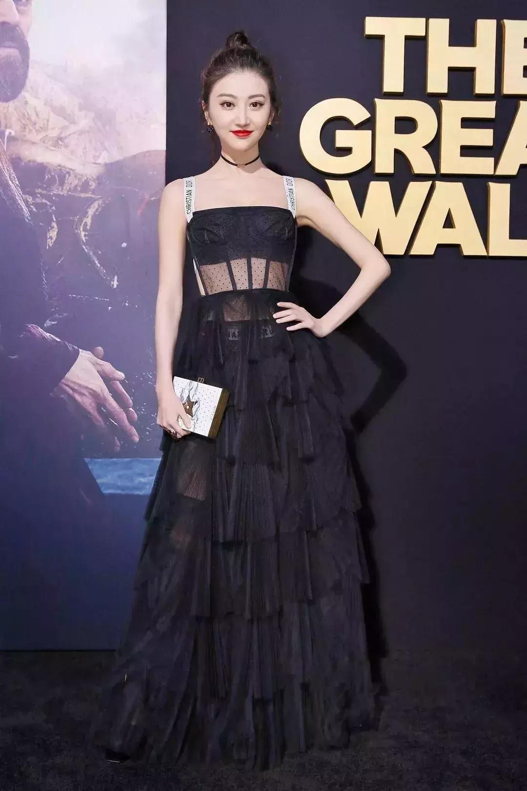 平胸妹子穿什么裙子好看,平胸穿什么类型的裙子更好看