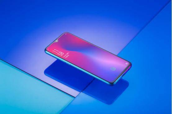 oppor17和r15有什么区别,oppor17雾光渐变真机图赏