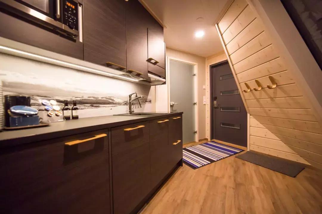 小木屋，玻璃顶，火山温泉，住这些酒店，get最cool极光姿势