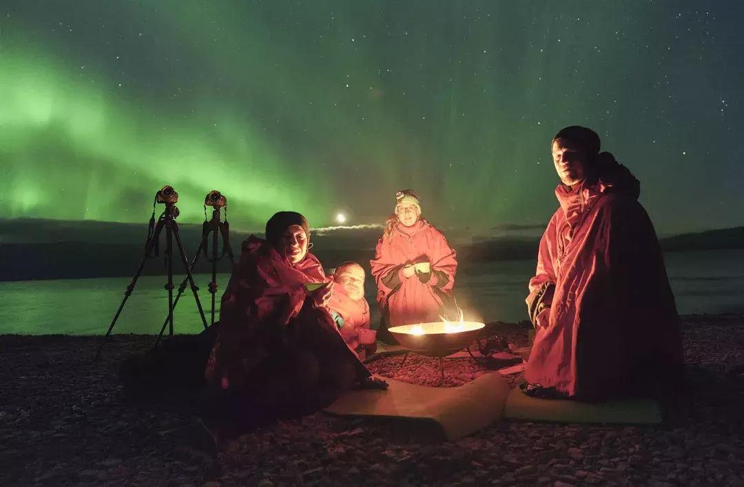 小木屋，玻璃顶，火山温泉，住这些酒店，get最cool极光姿势