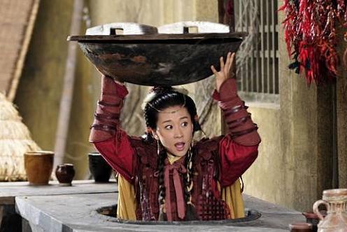 她撞脸许晴，与罗晋传过绯闻，结婚生龙凤胎淡出，复出更年轻性感