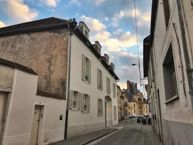 生活在别处完整版,法国西部自驾游