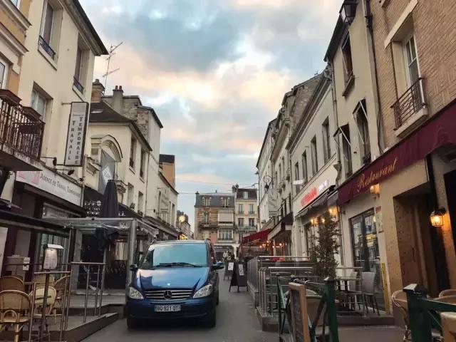 生活在别处完整版,法国西部自驾游