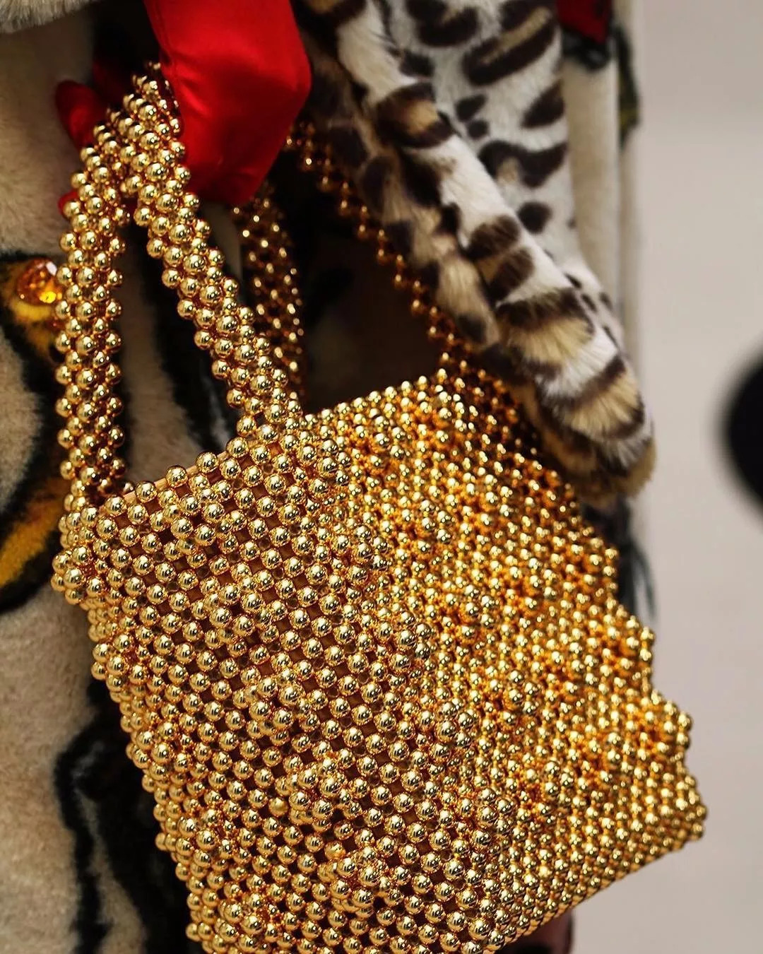 英伦风背什么包,好奇时髦精们今年都在背什么包