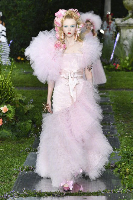 2019女装秀场潮流时尚,2019时装周高级服装秀