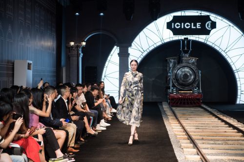 提升城市形象完善城市功能,提升城市文化风貌和景观品质