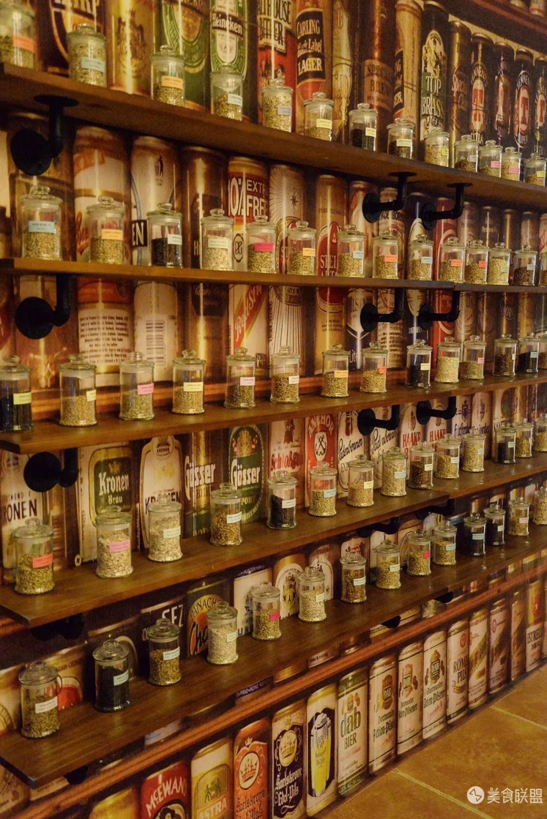 每天都有大量肉食动物到昆明废旧工厂，狂啃50CM高的火焰战斧牛排