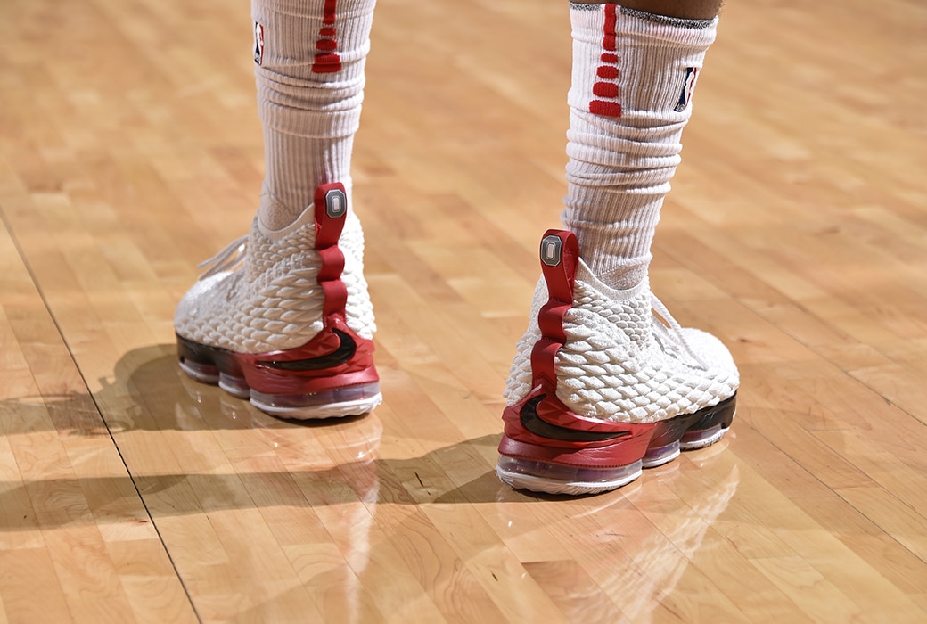 塔克球鞋上脚视频,塔克4000双球鞋