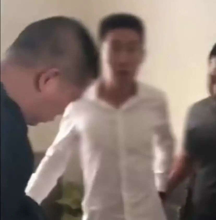 男子下决心花11000元巨资网购，打开包裹一看人都要炸了！