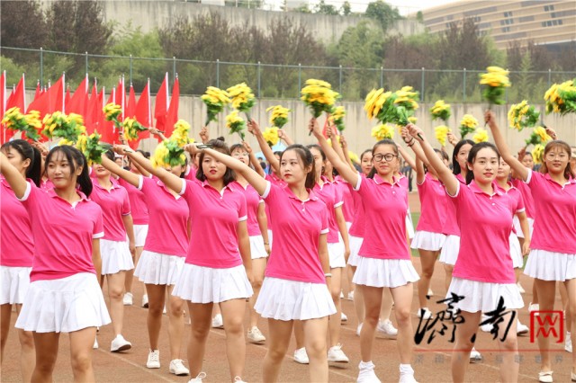 第四届济南市高新区职工运动会隆重开幕，现场气氛热烈、精彩至极！