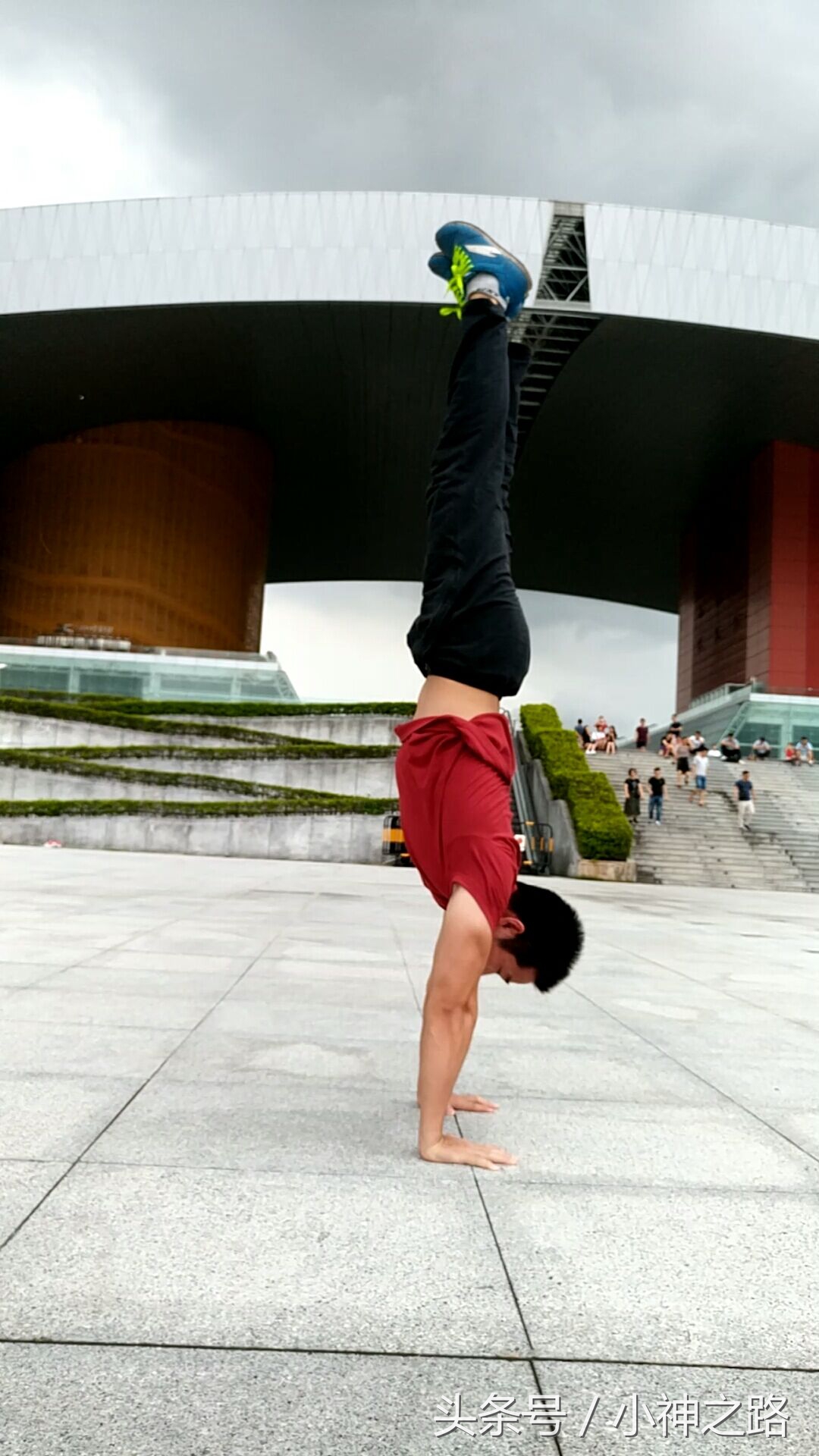 自由倒立做不了,自由倒立起不来