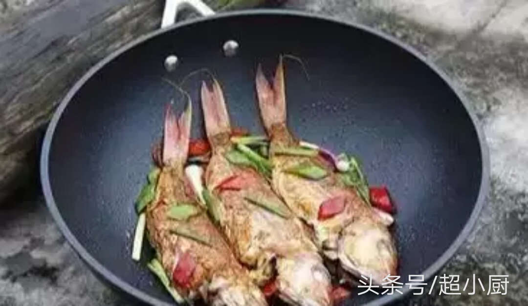 怎样煎鱼不粘锅又香又好吃,煎鱼入味又不破皮的秘籍