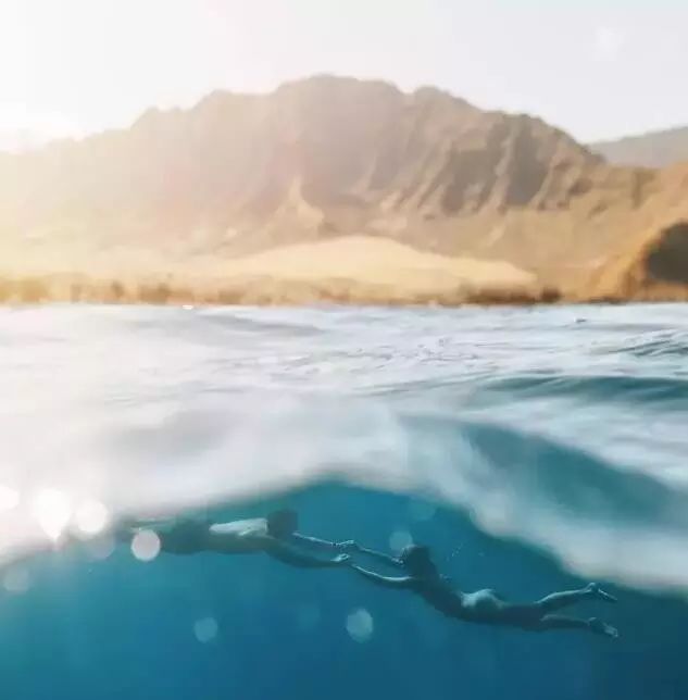 拿着攒下的3万块，买了张去曼谷的单程机票，开始了段崭新的人生