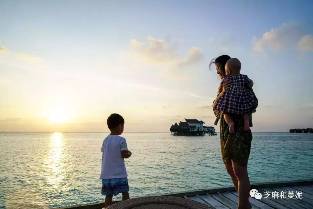 带两个孩子出去的妈妈,带两个孩子的妈妈去旅行
