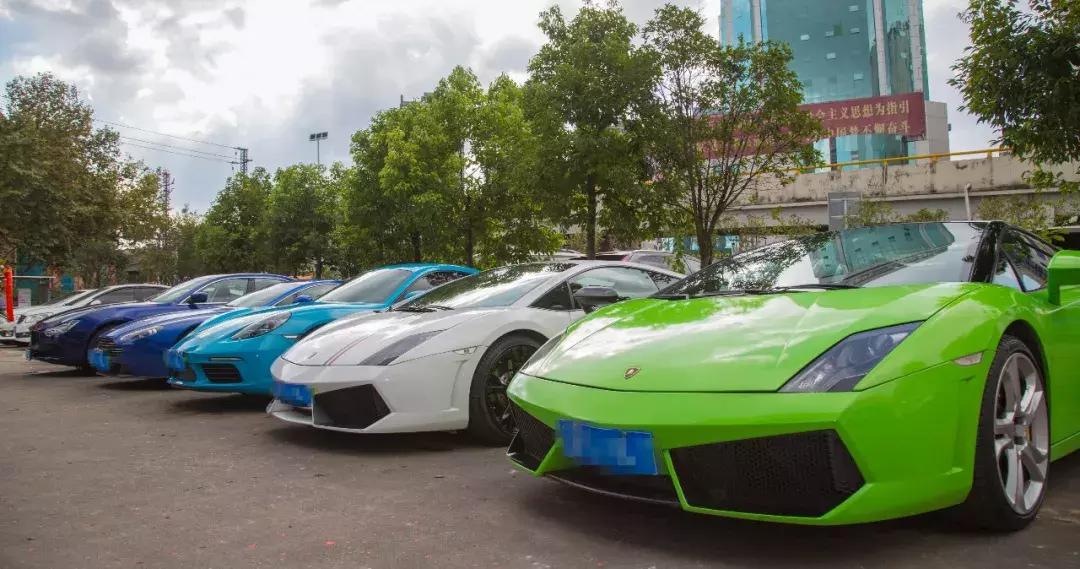 晚上烧烤人气爆棚的一家烧烤店,一到晚上就火爆的烧烤店