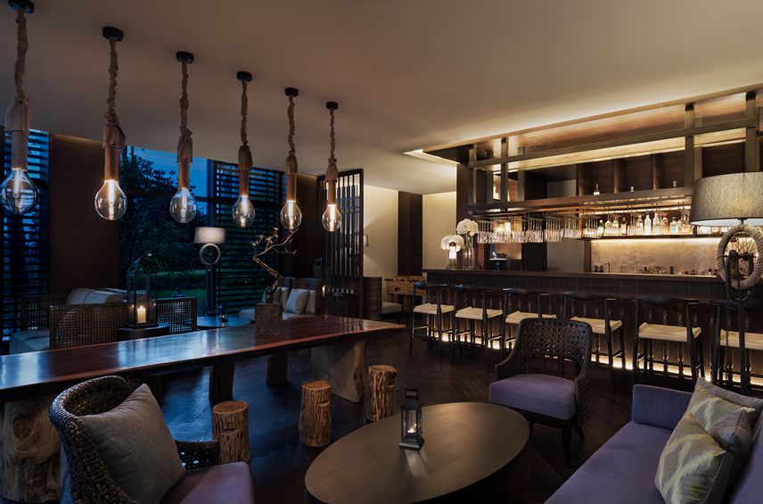 本为“酒店人”方寻“酒店乐”，西装革履，亦要乐活人生