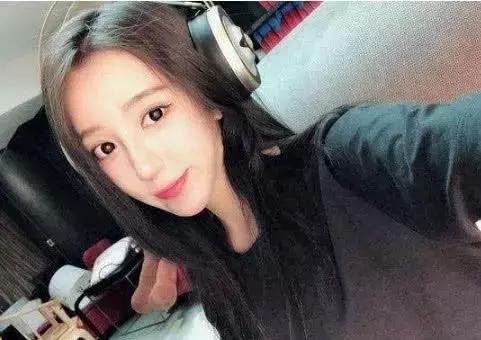 呆妹儿痛失吃鸡一姐地位,吃鸡一姐呆妹不敌小团团