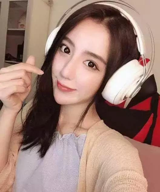 呆妹儿痛失吃鸡一姐地位,吃鸡一姐呆妹不敌小团团