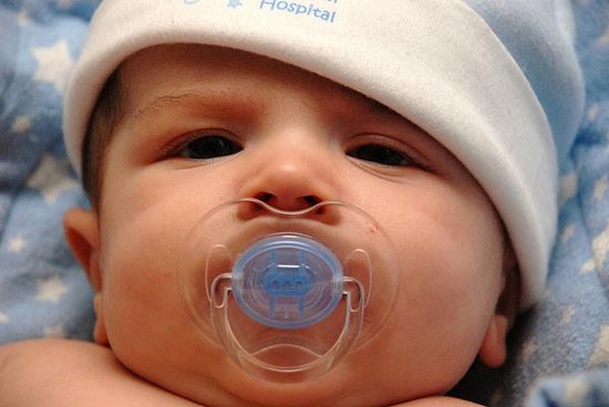 宝宝多大使用安抚奶嘴比较好,安抚奶嘴使用注意事项