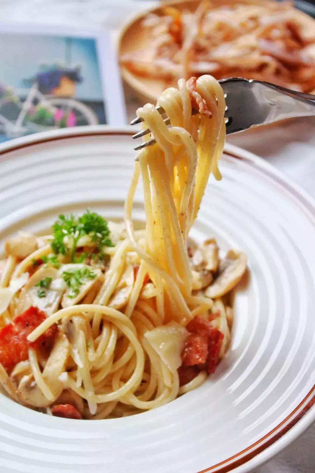 畅饮半个月！这家“自选型”酒吧就在民歌湖酒吧街！