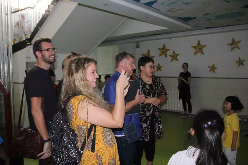 文化交流教育共融——英国客人到访北京市第十八中学附属实验小学