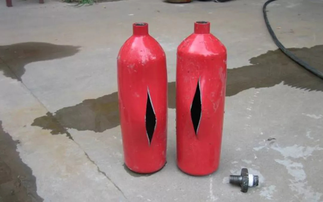 坏了的灭火器可以直接扔吗,灭火器不丢留下什么用