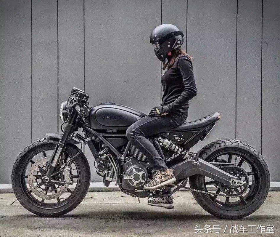 用复古解构哈雷宝马的土豪文化