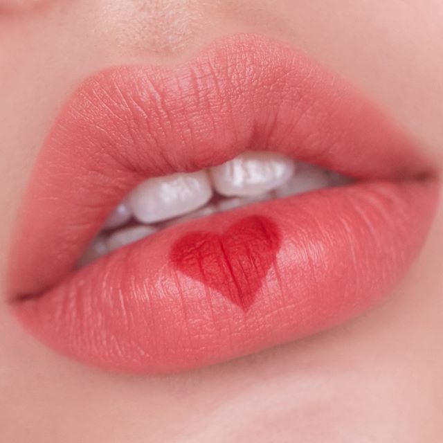 女孩的心脏*弹炸**！韩尚-我记忆重新推广“心形印章腮红