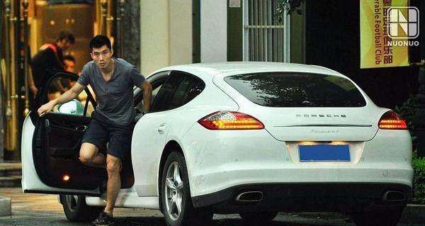 武磊在国足有多少钱,国足球员豪车视频