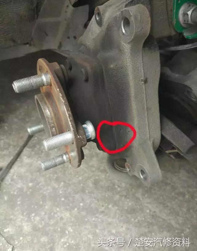 汽车轮胎螺丝断一根怎么修,轮胎螺丝拧得太紧行驶中会断吗