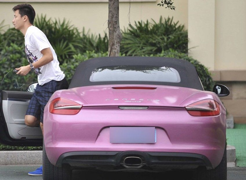 足坛球星梅西c罗谁更强,现在梅西与C罗的身价